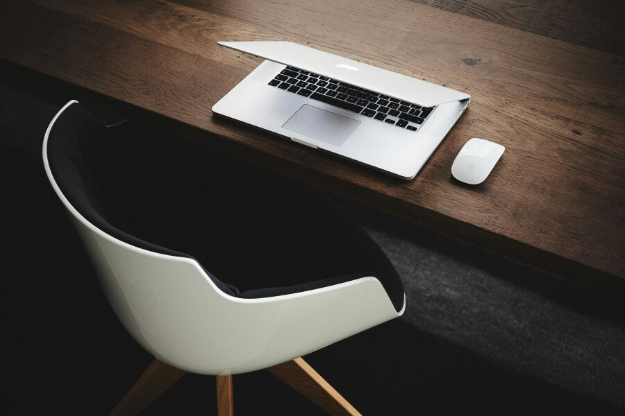 Warum Komfort am Arbeitsplatz entscheidend ist und wie der richtige Stuhl helfen kann